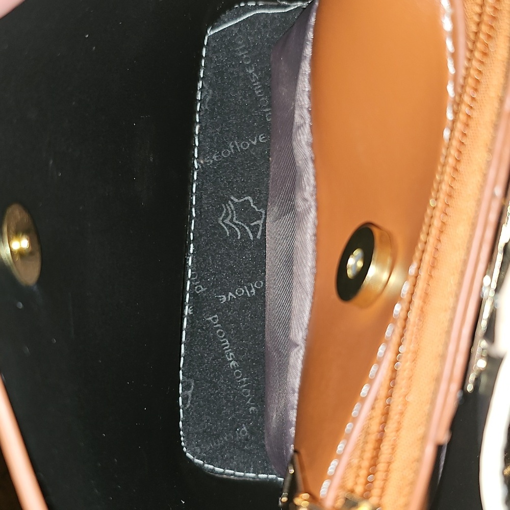Woman's Crossbody Bucket Bag - Picture 3 of 10